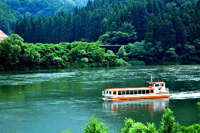 阿賀野川ライン遊覧船（イザベラバード号）