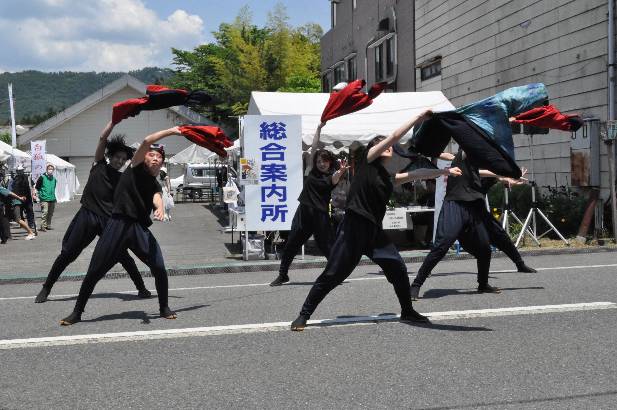 路上パフォーマンス